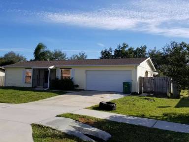 Main picture of 566 NW Marion Ave