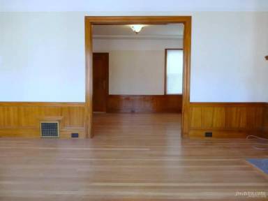 Main picture of 3300 Scott St