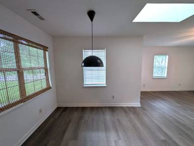 Main picture of 624 E 18th St