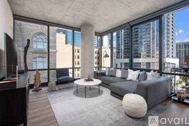 Main picture of 700 S Clark St Apartments