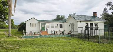 Main picture of 240 Masterpiece Rd