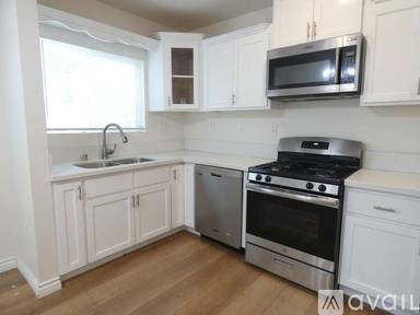Main picture of 6634 Hazeltine Ave