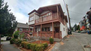 Main picture of 258 E Newton St