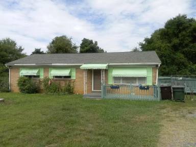 Main picture of 131 Mays Ct