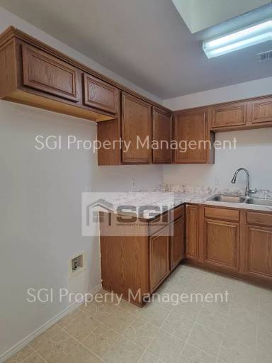 Main picture of 751 Rachel St