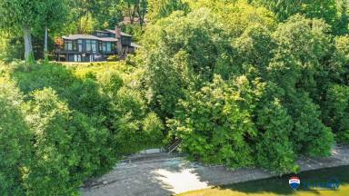 Main picture of 2424 44th Ave NW