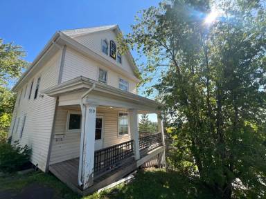 Main picture of 910 N 22nd Ave W