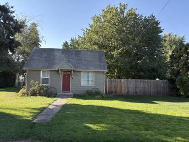 Main picture of 1850 Amelia St