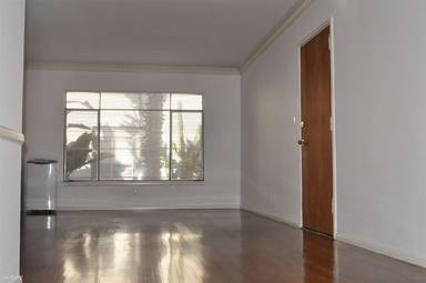 Main picture of 1359 S Burnside Ave