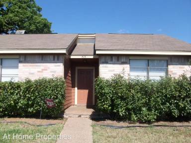 Main picture of 815 Camellia Ct
