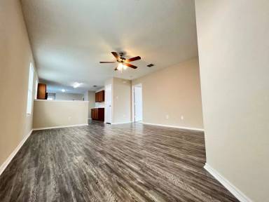 Main picture of 4888 Waterford Dr