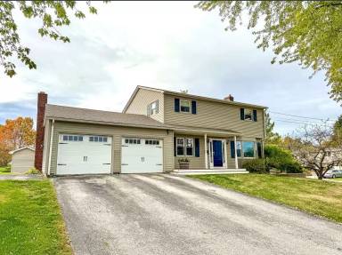 Main picture of 3 Clover Ln