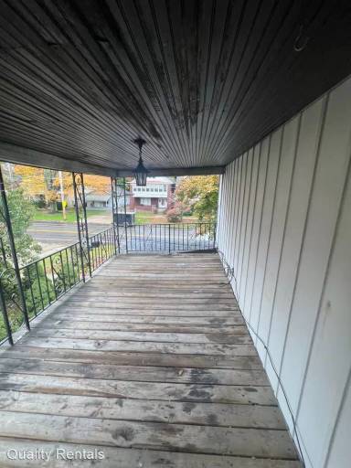 Main picture of 1054 W 6th St