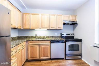 Main picture of 323 W Illinois St