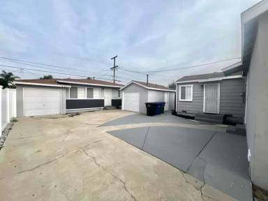 Main picture of 3247 W 134th St