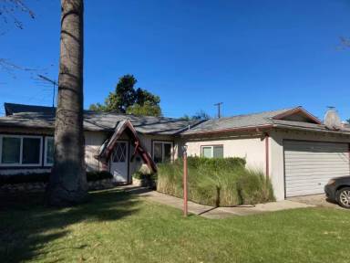 Main picture of 8831 Debra Ave