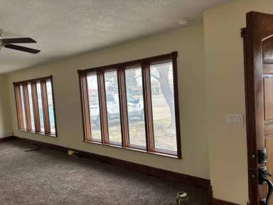 Main picture of 611 S Andover Rd