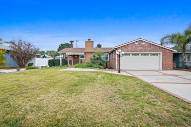 Main picture of 15940 Bluefield Ave