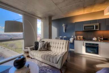 Main picture of 745 W Division St