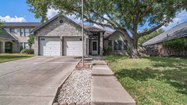Main picture of 8027 Donshire Dr