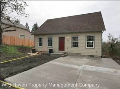 Main picture of 920 SE Washington St