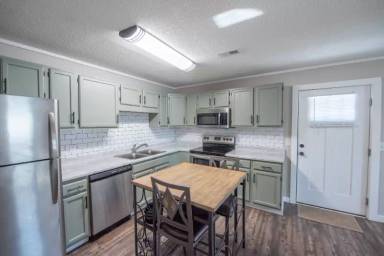 Main picture of 545 S Main St