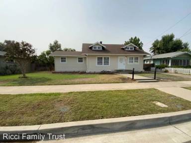 Main picture of 560 E Van Bibber Ave