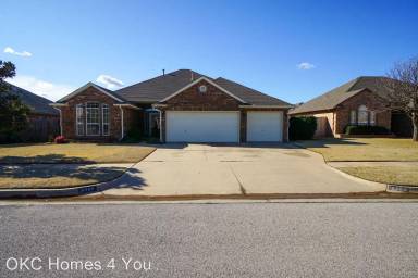Main picture of 9305 Lakecrest Dr