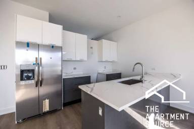 Main picture of 2920 W Belmont Ave