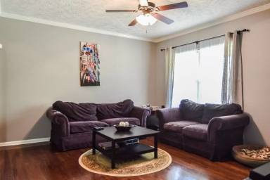Main picture of 160 Welch Rd
