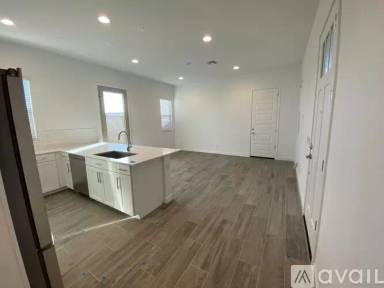 Main picture of 5821 S Delaware St