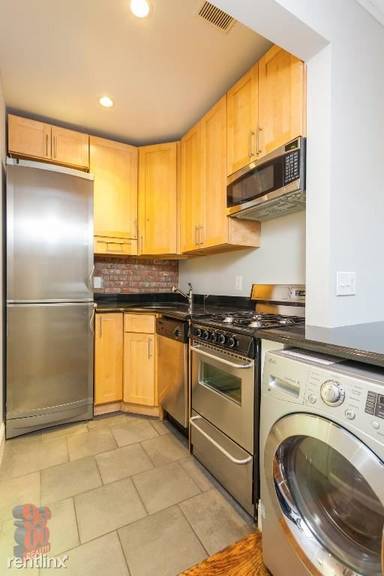 Main picture of 250 E 50th St