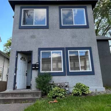 Main picture of 1115 1/2 4th St NE