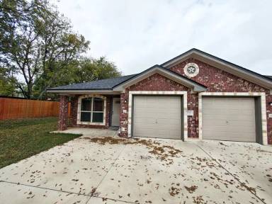 Main picture of 701 Sladecek Dr