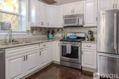 Main picture of 7626 N Greenview Ave