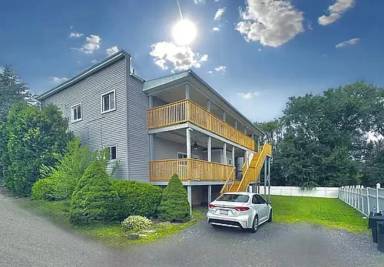 Main picture of 1202 W Elm St