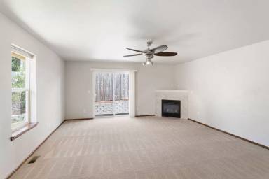 Main picture of 916 NW Longview Dr