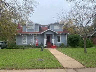 Main picture of 423 S Main St