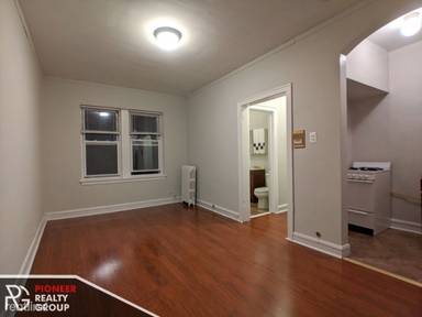 Main picture of 2827 N Burling Apartments