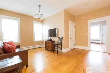 Main picture of 240 W 5th St