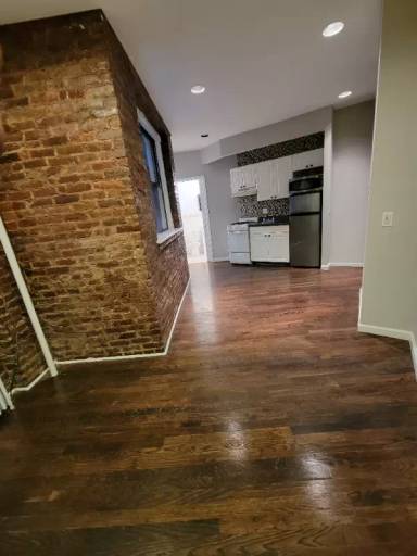Main picture of 410 E 13th St
