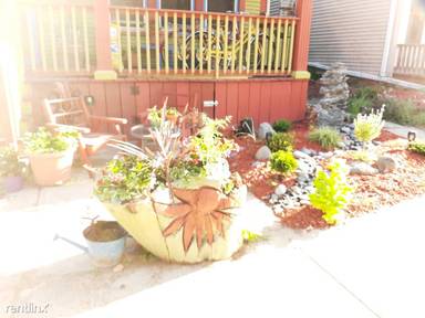 Main picture of 220 E Smith St