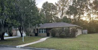 Main picture of 218 Groveland Cir