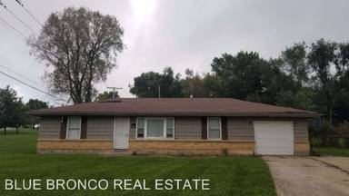 Main picture of 8200 E 107th St