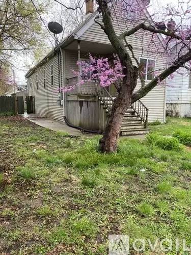 Main picture of 1018 E Virginia Ave