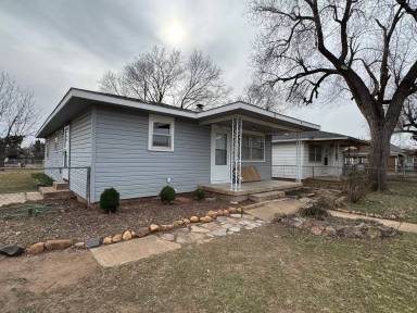 Main picture of 206 W C Ave