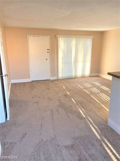 Main picture of 931 W 19th St
