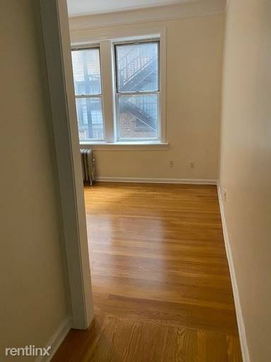 Main picture of 117 W 13th St