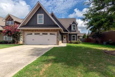Main picture of 68 Emerald Dr