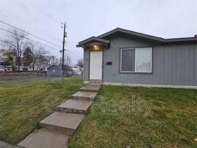 Main picture of 1027 N Elm St
